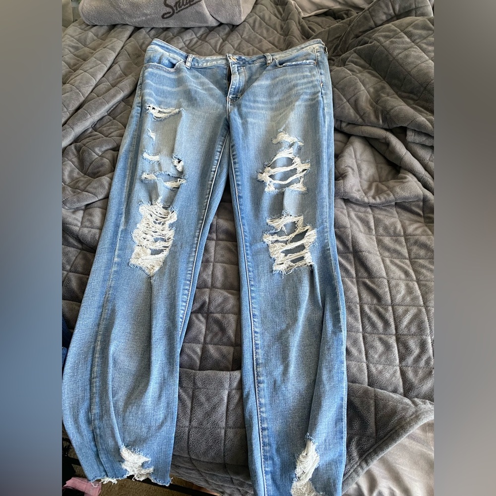 American Eagle Ripped Jean